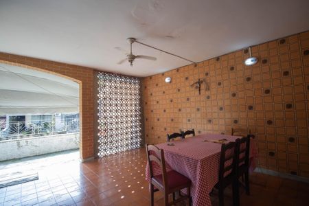 Casa para alugar com 180m², 2 quartos e 1 vaga Casa para alugar com 180m², 2 quartos e 1 vagaVaranda