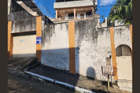 Casa para alugar com 180m², 2 quartos e 1 vaga Casa para alugar com 180m², 2 quartos e 1 vagaFachada