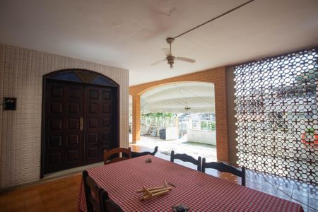 Casa para alugar com 180m², 2 quartos e 1 vaga Casa para alugar com 180m², 2 quartos e 1 vagaVaranda