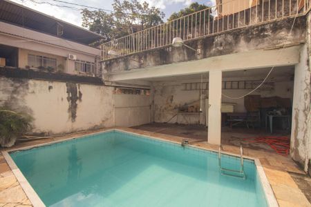 Casa para alugar com 180m², 2 quartos e 1 vaga Casa para alugar com 180m², 2 quartos e 1 vagaPiscina