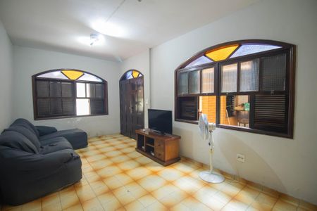 Sala de casa para alugar com 2 quartos, 180m² em Venda da Cruz, São Gonçalo