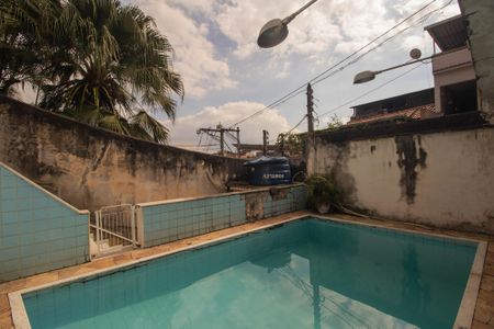 Casa para alugar com 180m², 2 quartos e 1 vaga Casa para alugar com 180m², 2 quartos e 1 vagaPiscina