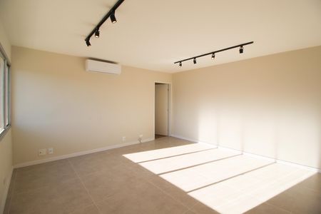 Sala de apartamento à venda com 3 quartos, 84m² em Vila Olímpia, São Paulo