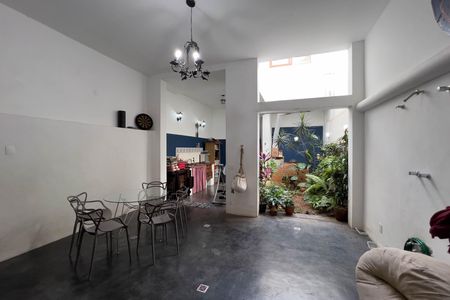 Quintal de casa à venda com 3 quartos, 300m² em Vila Mariana, São Paulo