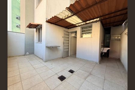 Apartamento à venda com 90m², 2 quartos e 1 vagaVaranda
