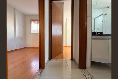 Corredor de apartamento à venda com 2 quartos, 90m² em Manacás, Belo Horizonte