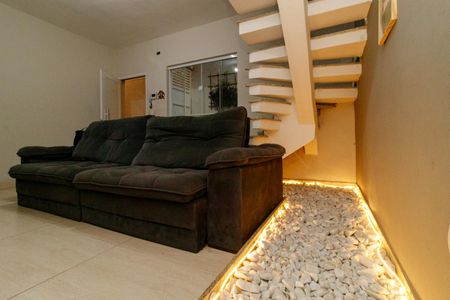 Casa para alugar com 5 quartos, 375m² em Jardim Recanto Verde, São Paulo