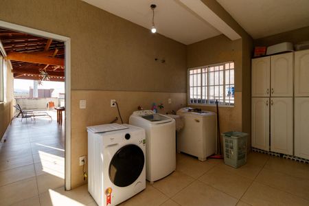 Casa para alugar com 375m², 5 quartos e 2 vagas