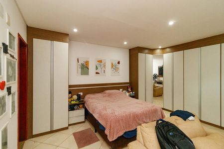 Casa para alugar com 375m², 5 quartos e 2 vagas