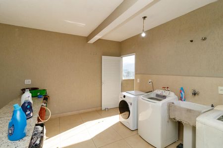 Casa para alugar com 375m², 5 quartos e 2 vagas