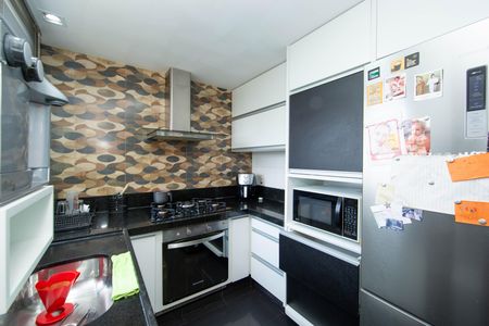 Cozinha de apartamento à venda com 3 quartos, 85m² em Estoril, Belo Horizonte