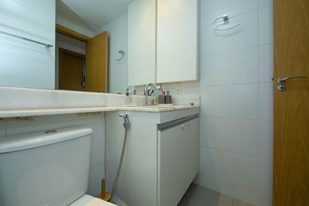 Apartamento à venda com 85m², 3 quartos e 2 vagas Apartamento à venda com 85m², 3 quartos e 2 vagasBanheiro social