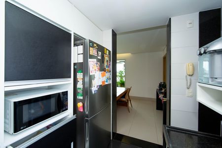 Cozinha de apartamento à venda com 3 quartos, 85m² em Estoril, Belo Horizonte