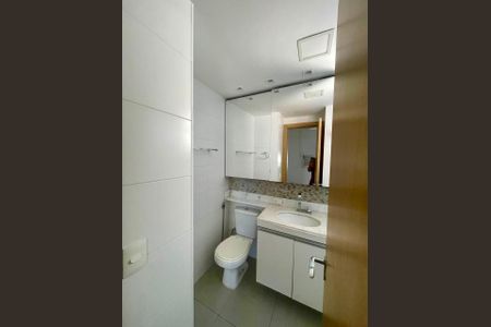 banheiro 2 de apartamento à venda com 3 quartos, 107m² em Estoril, Belo Horizonte