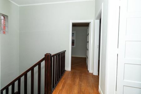 Casa para alugar com 300m², 4 quartos e 1 vagaCorredor andar superior