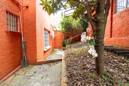Casa para alugar com 300m², 4 quartos e 1 vagaQuintal