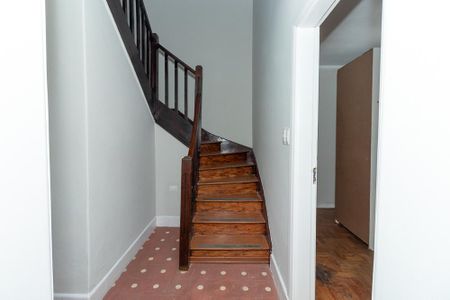 Acesso andar superior de casa para alugar com 3 quartos, 300m² em Pacaembu, São Paulo