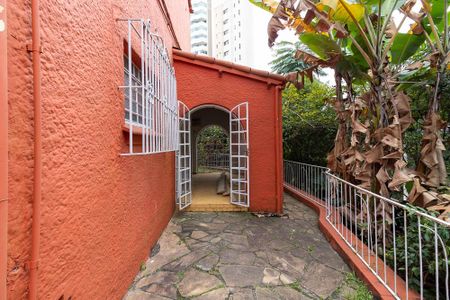 Casa para alugar com 300m², 4 quartos e 1 vagaQuintal