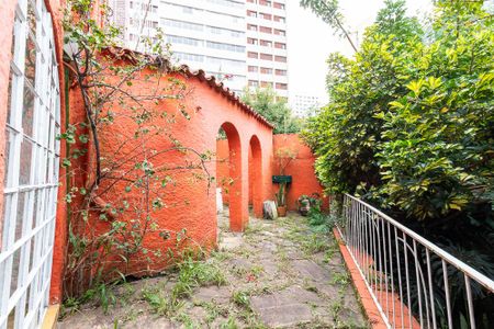 Casa para alugar com 300m², 4 quartos e 1 vagaQuintal