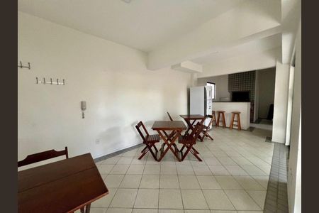 Salão de apartamento para alugar com 2 quartos, 50m² em Itacorubi, Florianópolis