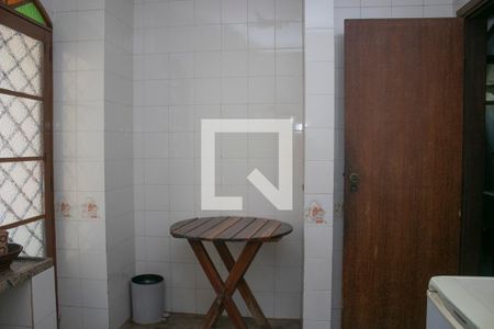 Casa para alugar com 4 quartos, 400m² em Cachoeirinha, Belo Horizonte