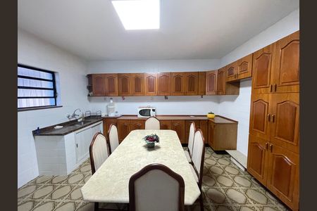 Casa para alugar com 120m², 5 quartos e 2 vagasCozinha 