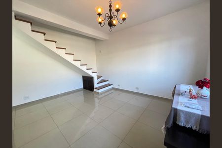 Sala de casa para alugar com 5 quartos, 120m² em Vila Dalva, São Paulo