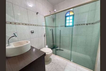 Casa para alugar com 120m², 5 quartos e 2 vagasBanheiro 1
