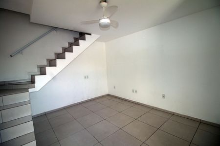 Sala de casa para alugar com 2 quartos, 84m² em Brás de Pina, Rio de Janeiro