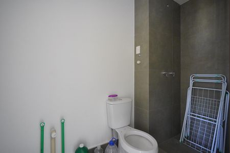 Banheiro  de kitnet/studio à venda com 1 quarto, 45m² em Cidade Baixa, Porto Alegre