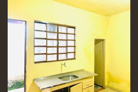 Casa para alugar com 45m², 1 quarto e sem vaga