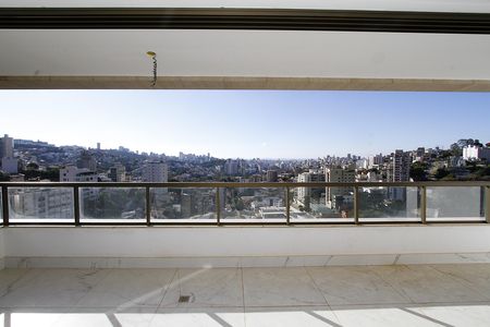 Apartamento à venda com 363m², 4 quartos e 4 vagasCobertura