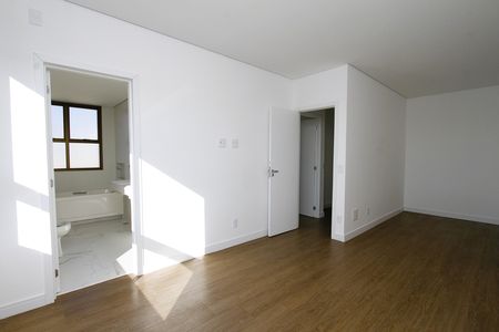 Apartamento à venda com 363m², 4 quartos e 4 vagasQuarto 4 - Suíte