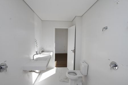 Apartamento à venda com 363m², 4 quartos e 4 vagasBanheiro da Suíte 4