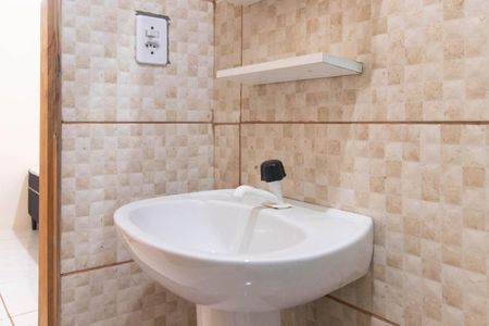 Banheiro de casa para alugar com 1 quarto, 30m² em São José, Porto Alegre