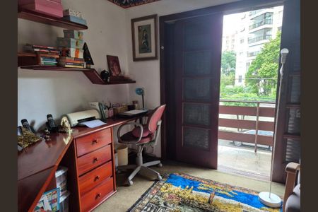 Casa à venda com 365m², 4 quartos e 4 vagas Casa à venda com 365m², 4 quartos e 4 vagasFoto 24