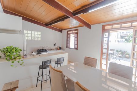 Apartamento para alugar com 110m², 3 quartos e sem vagaCopa/Cozinha