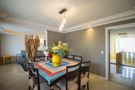 Casa para alugar com 1000m², 6 quartos e 4 vagas Casa para alugar com 1000m², 6 quartos e 4 vagasSala