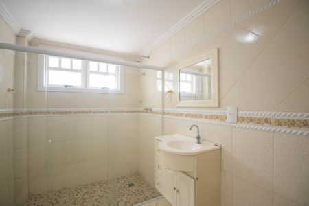Casa para alugar com 1000m², 6 quartos e 4 vagas Casa para alugar com 1000m², 6 quartos e 4 vagasBanheiro da Suíte 1