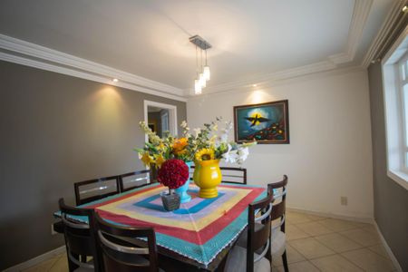 Casa para alugar com 1000m², 6 quartos e 4 vagas Casa para alugar com 1000m², 6 quartos e 4 vagasSala