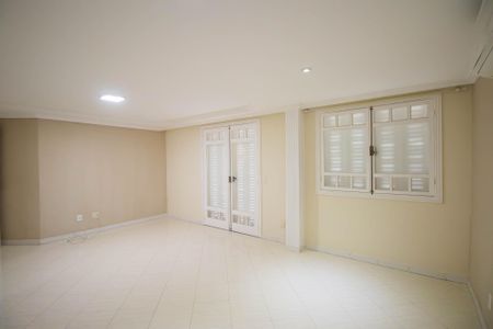 Casa para alugar com 1000m², 6 quartos e 4 vagas Casa para alugar com 1000m², 6 quartos e 4 vagasSuíte 2