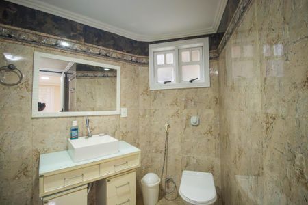 Casa para alugar com 1000m², 6 quartos e 4 vagas Casa para alugar com 1000m², 6 quartos e 4 vagasBanheiro da Suíte 2