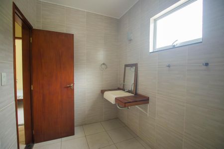 Casa para alugar com 1000m², 6 quartos e 4 vagas Casa para alugar com 1000m², 6 quartos e 4 vagasBanheiro 5