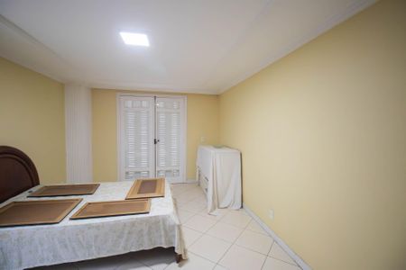 Casa para alugar com 1000m², 6 quartos e 4 vagas Casa para alugar com 1000m², 6 quartos e 4 vagasQuarto 1