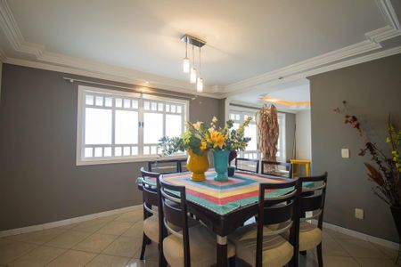 Casa para alugar com 1000m², 6 quartos e 4 vagas Casa para alugar com 1000m², 6 quartos e 4 vagasSala