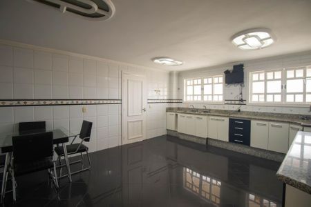 Casa para alugar com 1000m², 6 quartos e 4 vagas Casa para alugar com 1000m², 6 quartos e 4 vagasCozinha