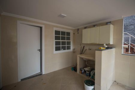 Casa para alugar com 1000m², 6 quartos e 4 vagas Casa para alugar com 1000m², 6 quartos e 4 vagasÁrea de Serviço 2