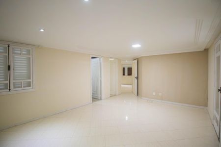 Casa para alugar com 1000m², 6 quartos e 4 vagas Casa para alugar com 1000m², 6 quartos e 4 vagasSuíte 2