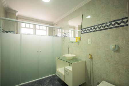 Casa para alugar com 1000m², 6 quartos e 4 vagas Casa para alugar com 1000m², 6 quartos e 4 vagasBanheiro