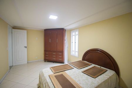 Casa para alugar com 1000m², 6 quartos e 4 vagas Casa para alugar com 1000m², 6 quartos e 4 vagasQuarto 1